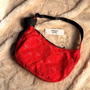 BAGGU Strawberry Miffy Medium Crescent